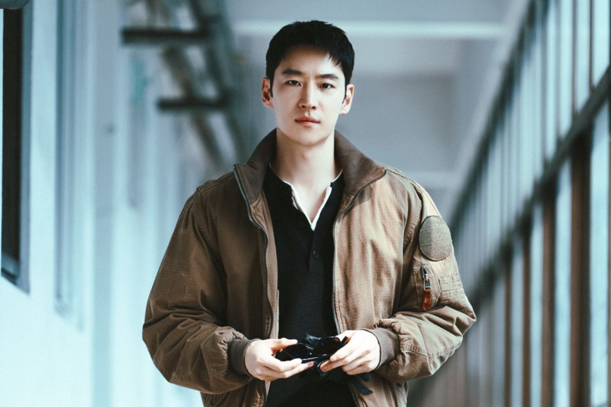 Lee Je Hoon được tiền bối khen ngợi. Ảnh: Nhà sản xuất