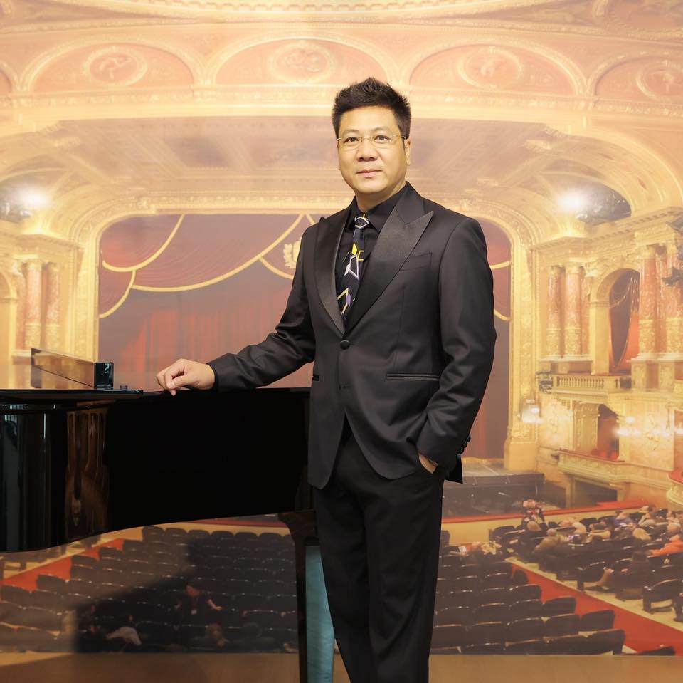  Tháng 6/2025, NSND Quốc Hưng chính thức được bổ nhiệm làm Giám đốc Học viện Âm nhạc Quốc gia Việt Nam (ảnh: FBNV)