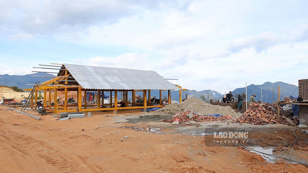 Những ngôi nhà mới đã dần hiện hữu. Ảnh: Hùng Cường