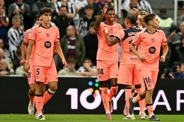 Lịch thi đấu bóng đá hôm nay (15.1): Racing Santander - Barcelona