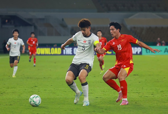 U23 Trung Quốc từ bỏ lối chơi tử thủ để chơi tấn công trước U23 Việt Nam. Ảnh: Ted Trần