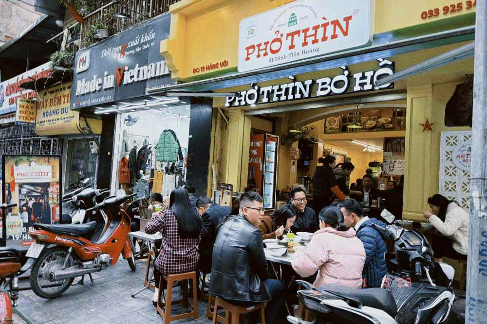 Địa chỉ mới ở Hàng Vôi khang trang hơn, có khá đông khách ghé thăm. Ảnh: Nhân vật cung cấp