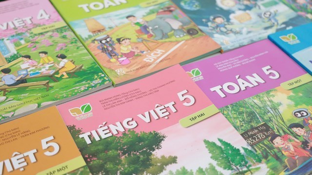 Sách giáo khoa cũ dùng lại là bài học về tiết kiệm, chống lãng phí