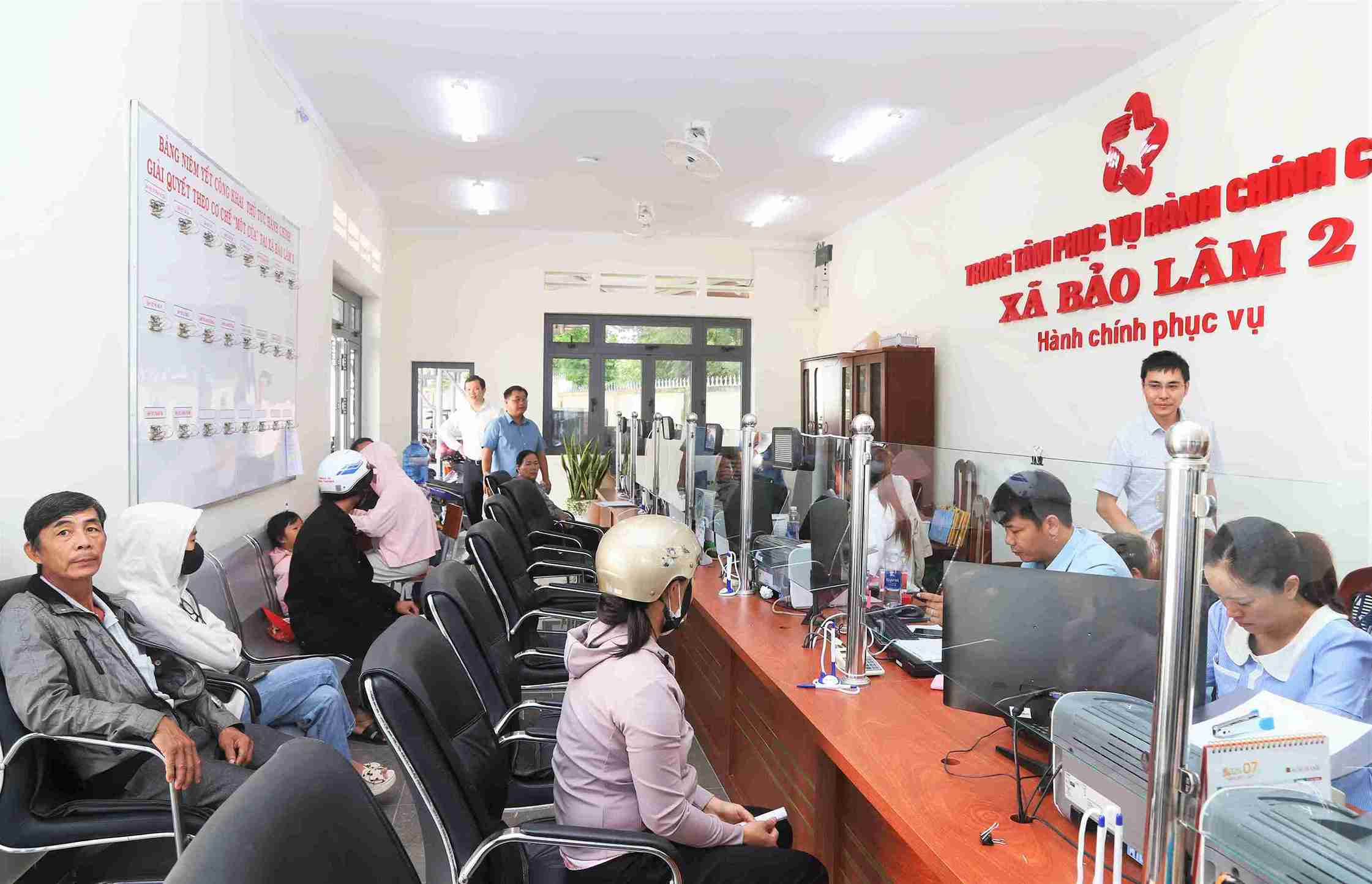 Việc tăng cường phối hợp giữa các đơn vị, địa phương sẽ góp phần giải quyết thủ tục hành chính về đất đai được thông suốt, tránh gây phiền hà cho người dân. Ảnh: Phúc Khánh