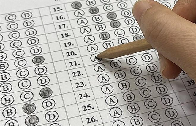 Bộ GDĐT dự kiến siết mức cộng điểm chứng chỉ IELTS xuống tối đa 1,5 điểm. Ảnh: Khánh An