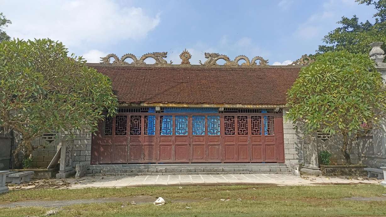 Độc đáo ngôi đình làng gần 300 tuổi dựng từ hàng trăm khối đá