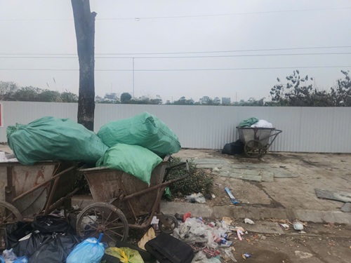 Những điểm tập kết rác thải trở thành “điểm đen” về ô nhiễm. Ảnh: Minh Hạnh