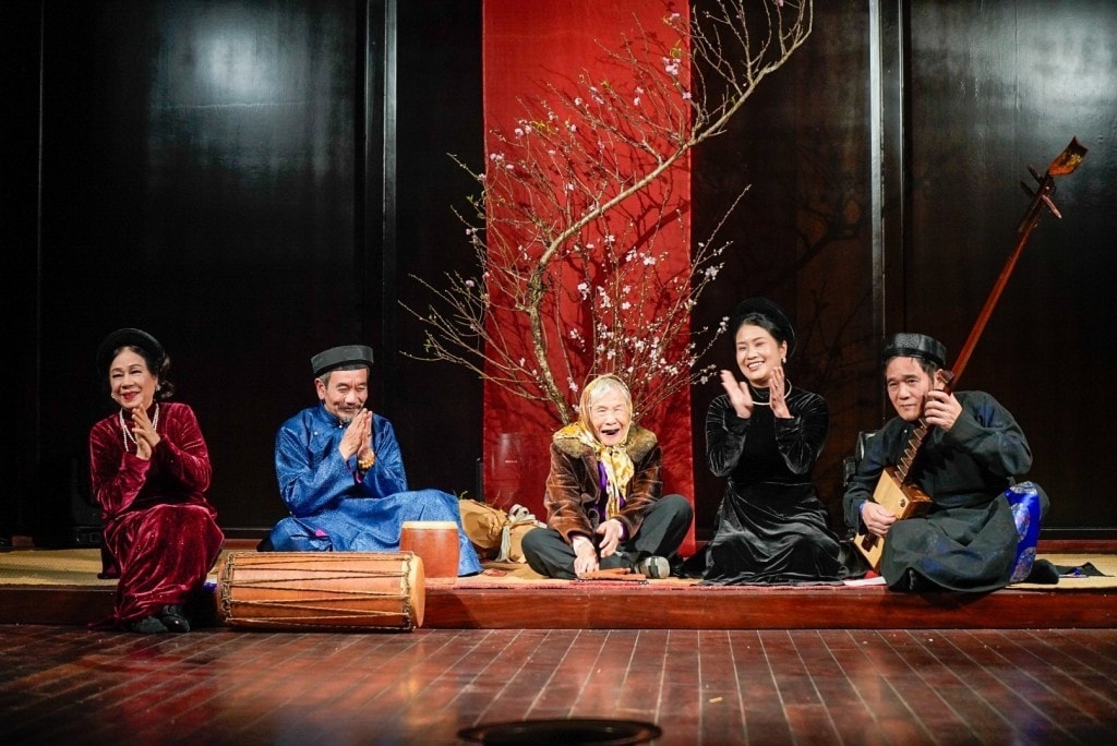 Nghệ nhân Nhân dân 100 tuổi Nguyễn Thị Khướu tham gia chương trình