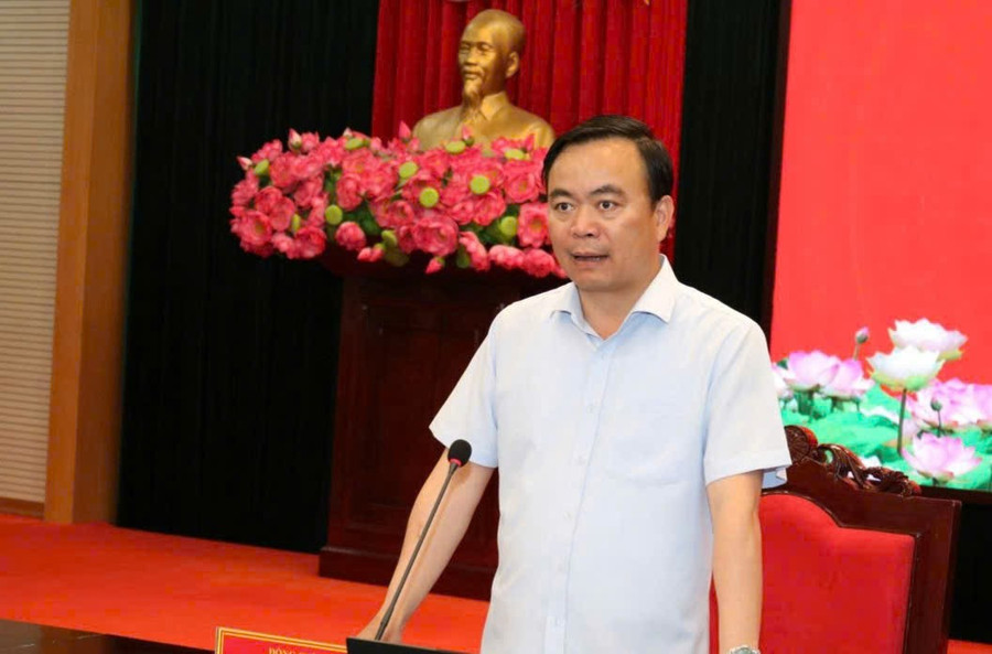 Ông Hà Trung Chiến, Phó Chủ tịch UBND tỉnh Sơn La điều hành hội nghị. z7562892730434-ac178e172d60a3178410ea8e884b51e5.jpg