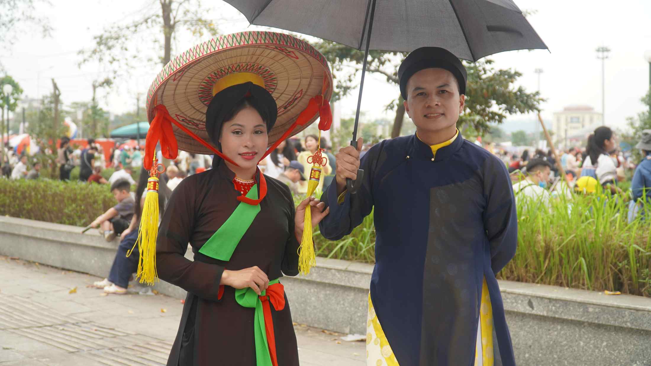 Bà Nguyễn Thị Thùy và ông Nguyễn Văn Mạnh - hai nghệ nhân tâm huyết, lặng lẽ gìn giữ và lan tỏa những làn điệu Dân ca Quan họ Bắc Ninh qua từng câu hát giao duyên ngọt ngào. Ảnh: Minh Vũ