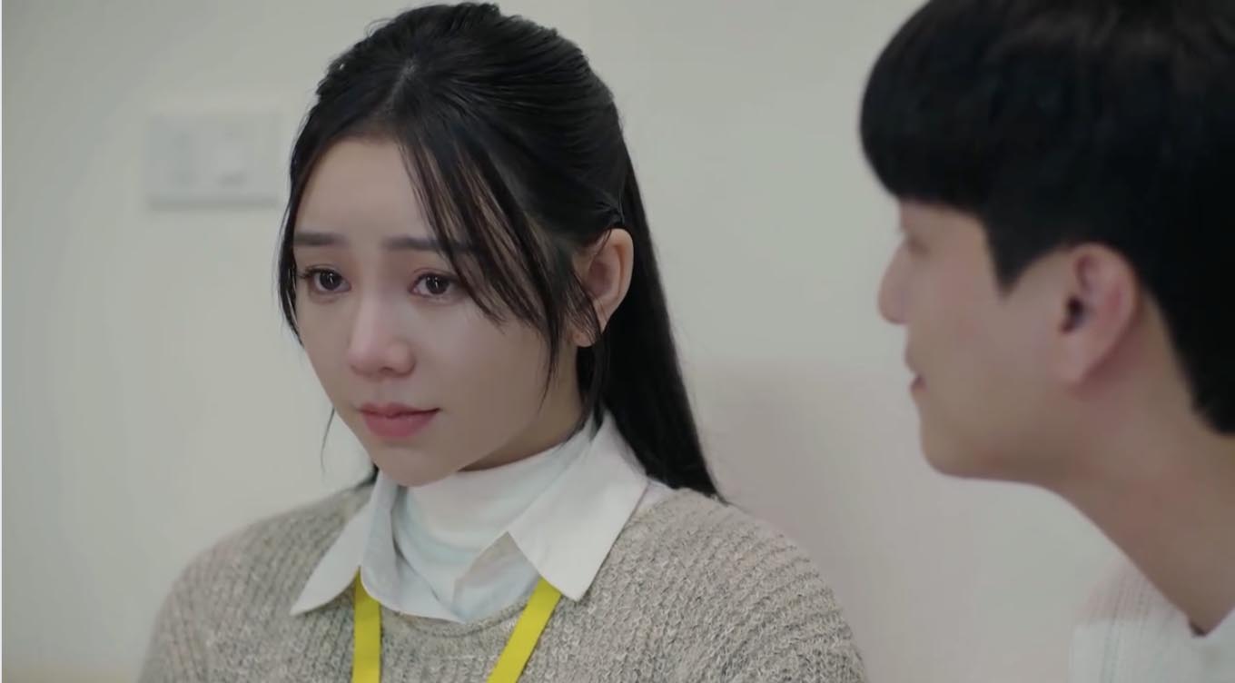 Thương bối rối khi được Quân tỏ tình. Ảnh: VFC.