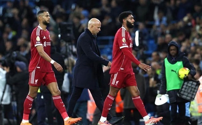 Liverpool để thua đội bét bảng Premier League