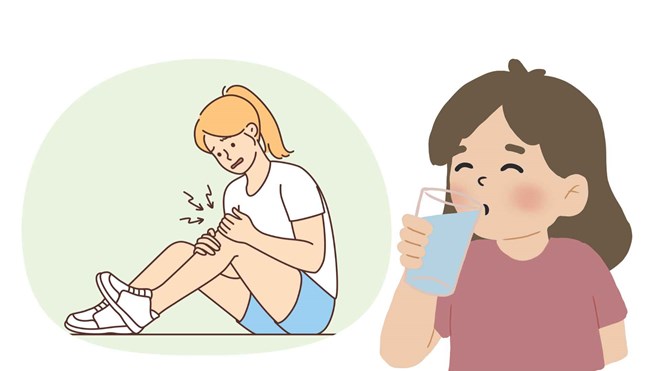 Đau khớp buổi sáng và bí quyết uống nước ấm của người Nhật