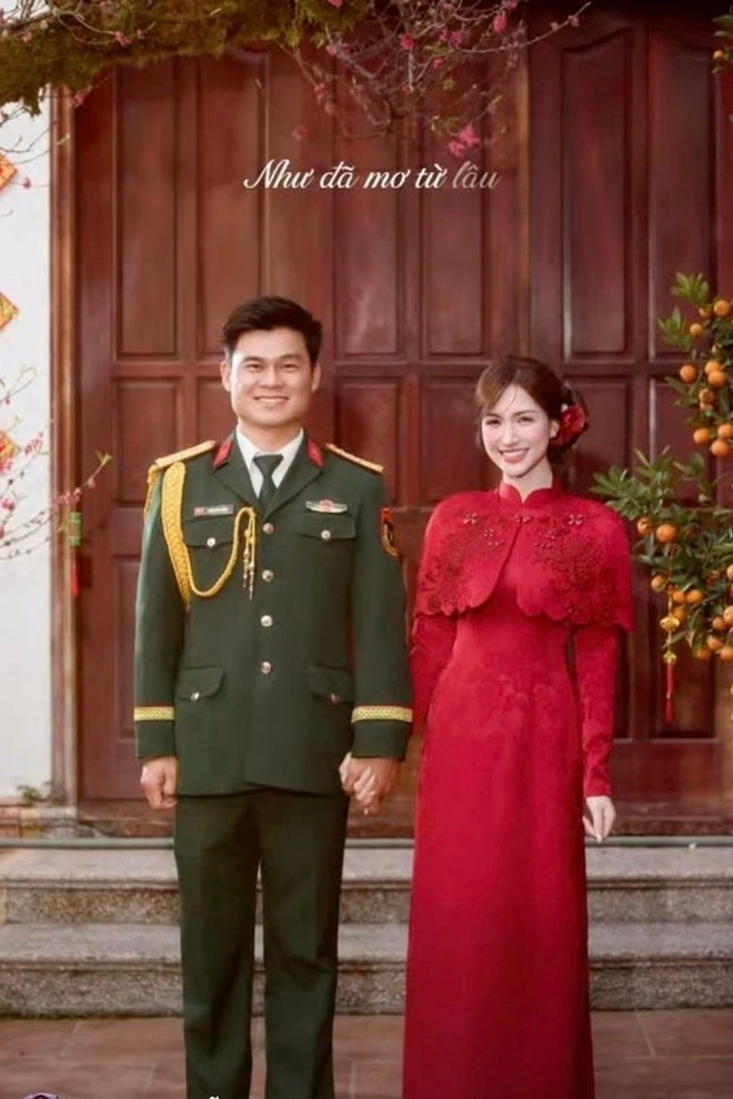 Hòa Minzy công khai chuyện tình cảm với Đại úy Thăng Văn Cương sau thời gian hẹn hò kín tiếng. Ảnh cắt từ video