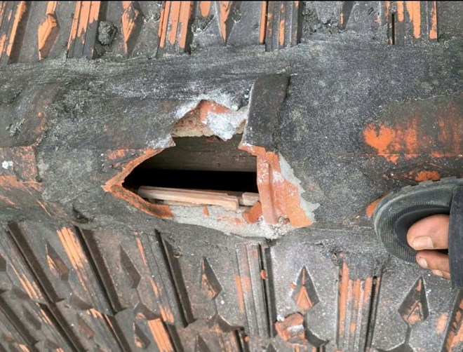 Nổ mìn khai thác đá khiến nhiều nhà dân bị thủng mái