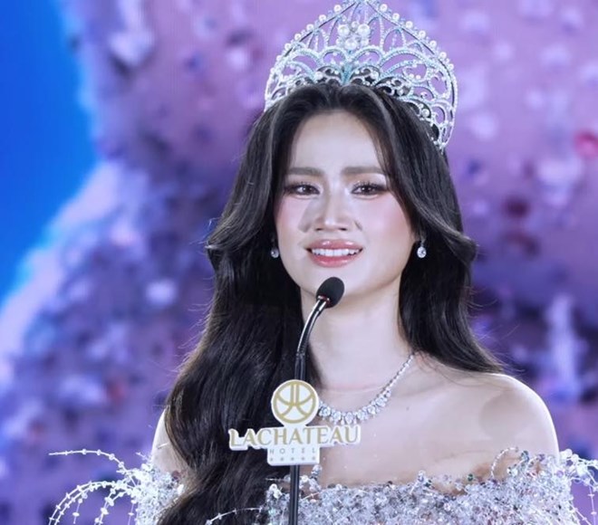 Hoa hậu Ý Nhi bật khóc khi kết thúc nhiệm kỳ Miss World Vietnam
