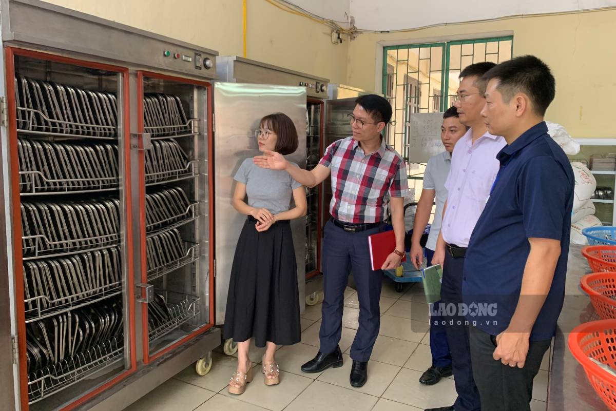 Khu vực tủ sấy bát của