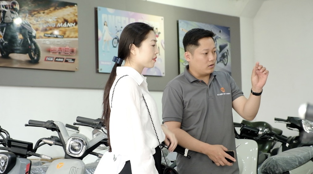 Người dân Hà Nội tích cực chuyển đổi từ xe xăng sang xe điện nhằm tối ưu chi phí. Ảnh: Thanh Bình