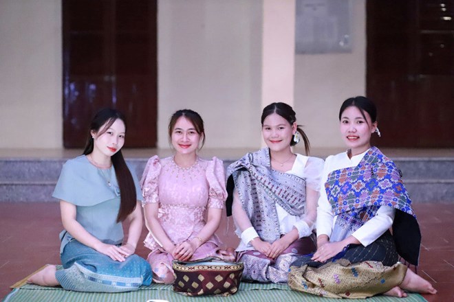 Lưu sinh viên Lào ở Sơn La làm chủ công nghệ để chinh phục ngành Y