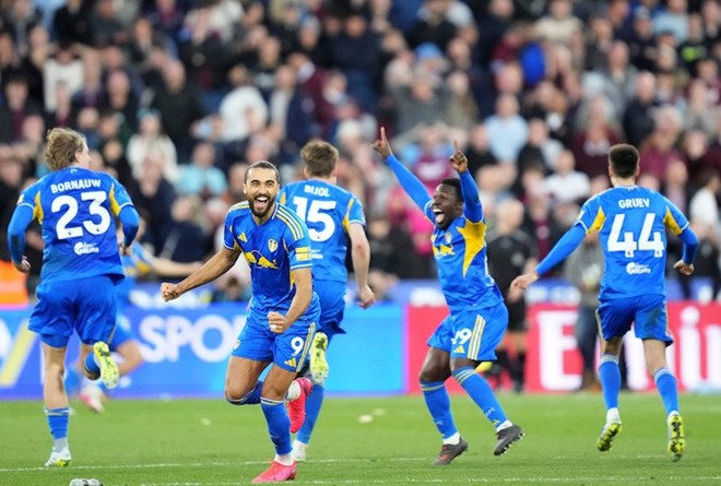 Leeds United thắng West Ham trên chấm luân lưu, vào bán kết FA Cup