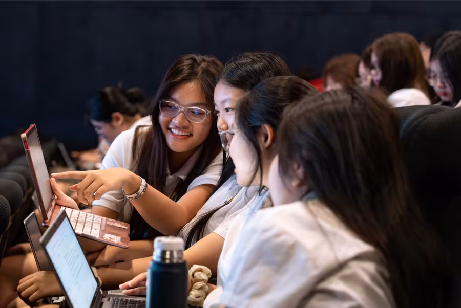 Bên cạnh kết quả học tập, tiềm năng của học sinh còn được thể hiện qua năng lực, phẩm chất và quá trình phát triển toàn diện.