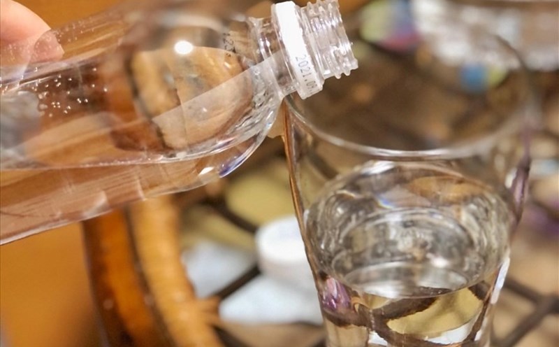 Uống nước là thói quen nên làm khi thức dậy giúp hạ huyết áp. Ảnh: Thanh Thanh