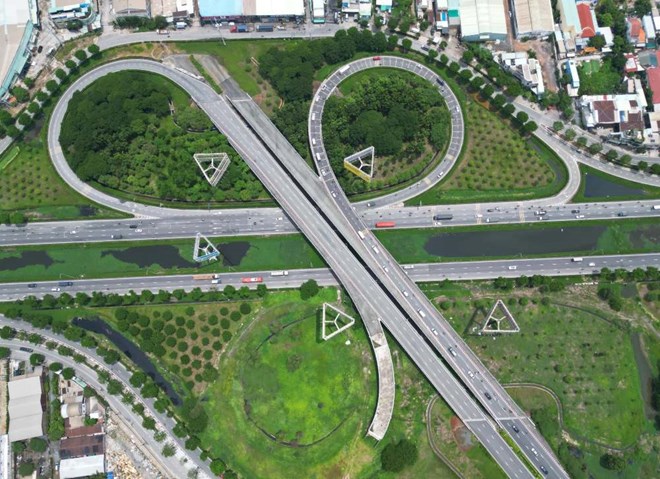 Đoạn cuối đường Võ Văn Kiệt giao với Quốc lộ 1. Ảnh: Anh Tú