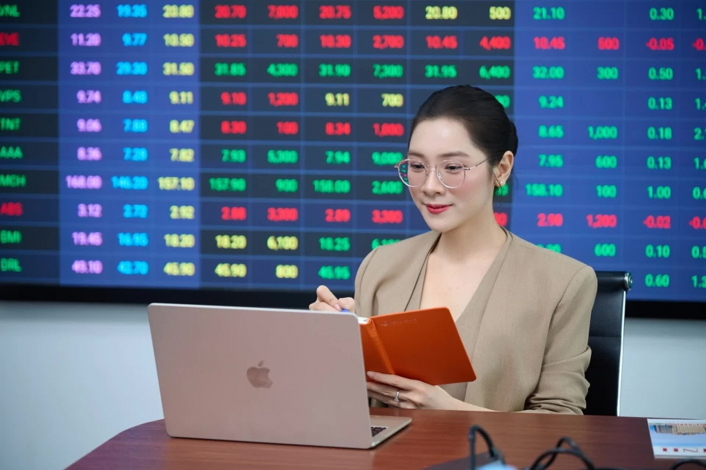 Lãi suất tăng, nhóm cổ phiếu nào hưởng lợi?