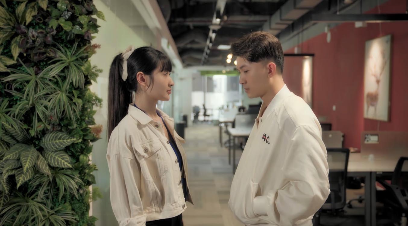 Trang rung rinh trước lời nói ngon ngọt của Dũng. Ảnh: VFC.