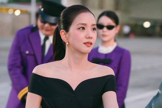 Nhà sản xuất phim làm rõ tranh cãi liên quan đến anh trai Jisoo