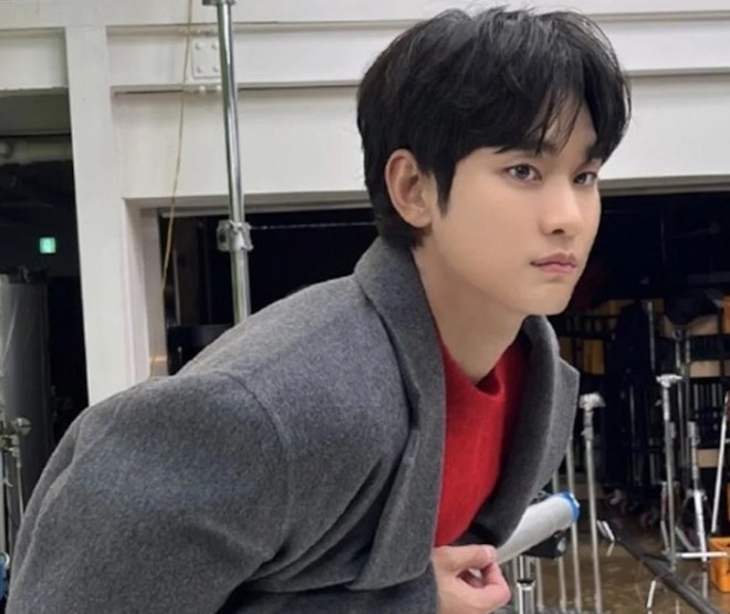 Kim Soo Hyun lộ diện với ngoại hình gầy gò giữa ồn ào pháp lý