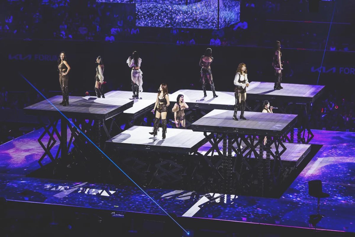 Các concert của TWICE có sân khấu 360 độ. Ảnh: Lotte
