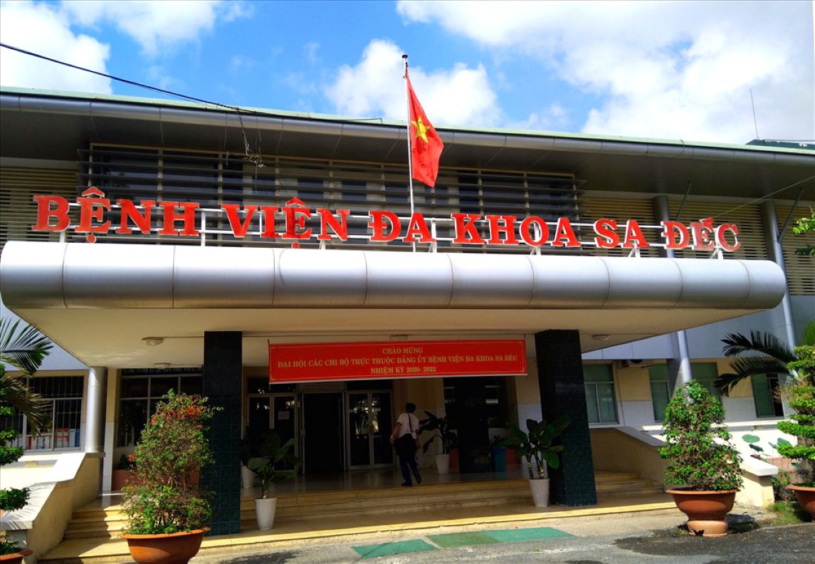 Bệnh viện Sa Đéc, nơi 27 người ở trường tiểu học nhập viện sau bữa ăn bán trú. Ảnh: Thanh Mai