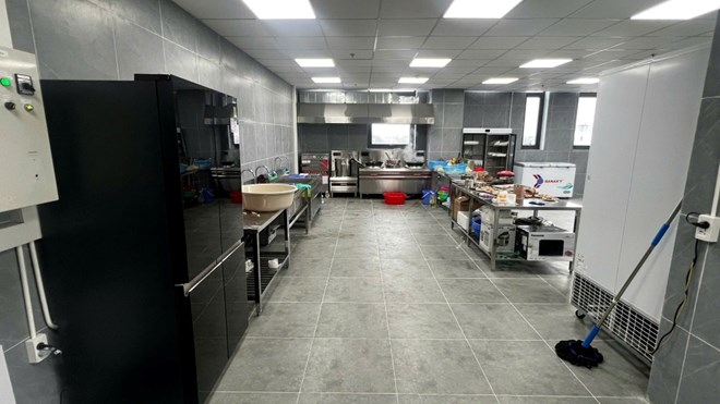 Công đoàn hỗ trợ 100 triệu đồng trang bị công cụ, dụng cụ tổ chức bếp ăn tập thể