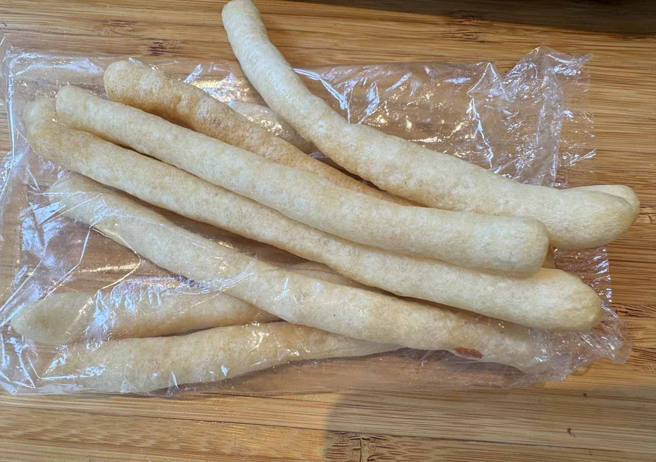 Một gói bánh cặc lỏ.