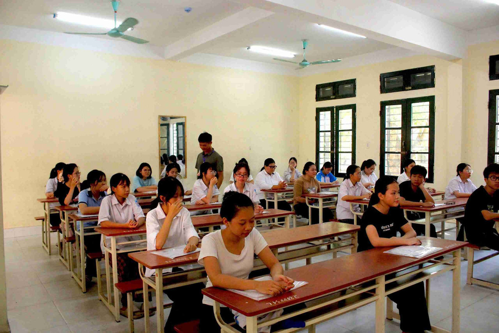 Các thí sinh nghe phổ biến quy chế, lịch thi trước ngày thi chính thức. Ảnh: Hải Minh/ LĐO eee-11zon.jpg