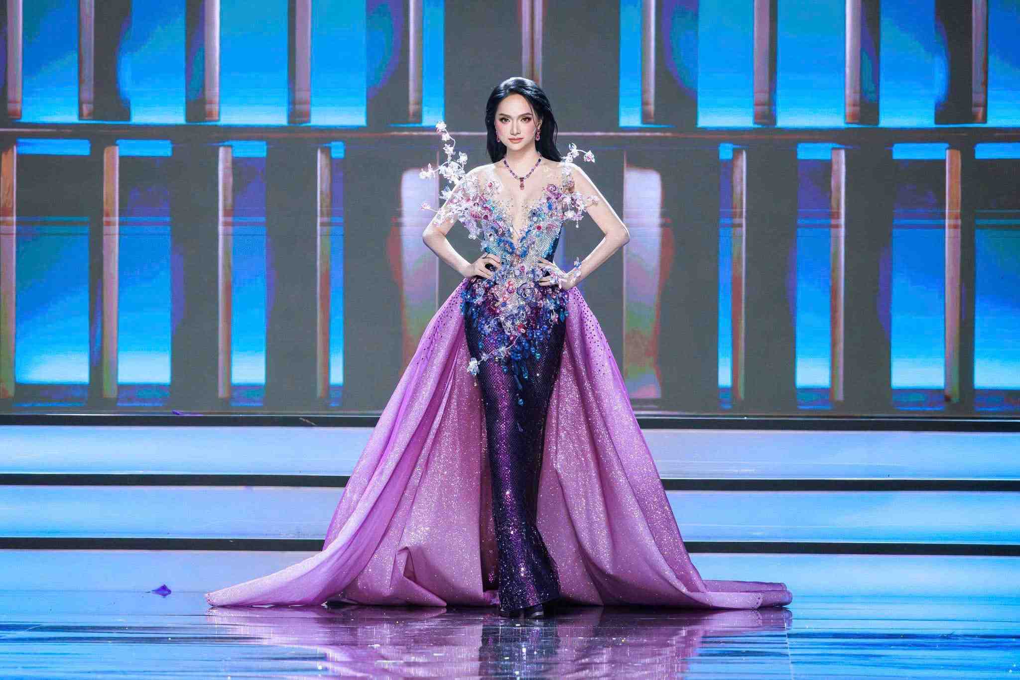 Hương Giang trong phần thi dạ hội. Ảnh: MGI.