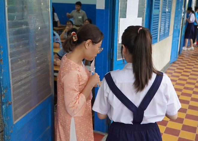 Sáng nay, thí sinh tại TPHCM tiếp tục dự thi môn Toán trong kỳ thi lớp 10