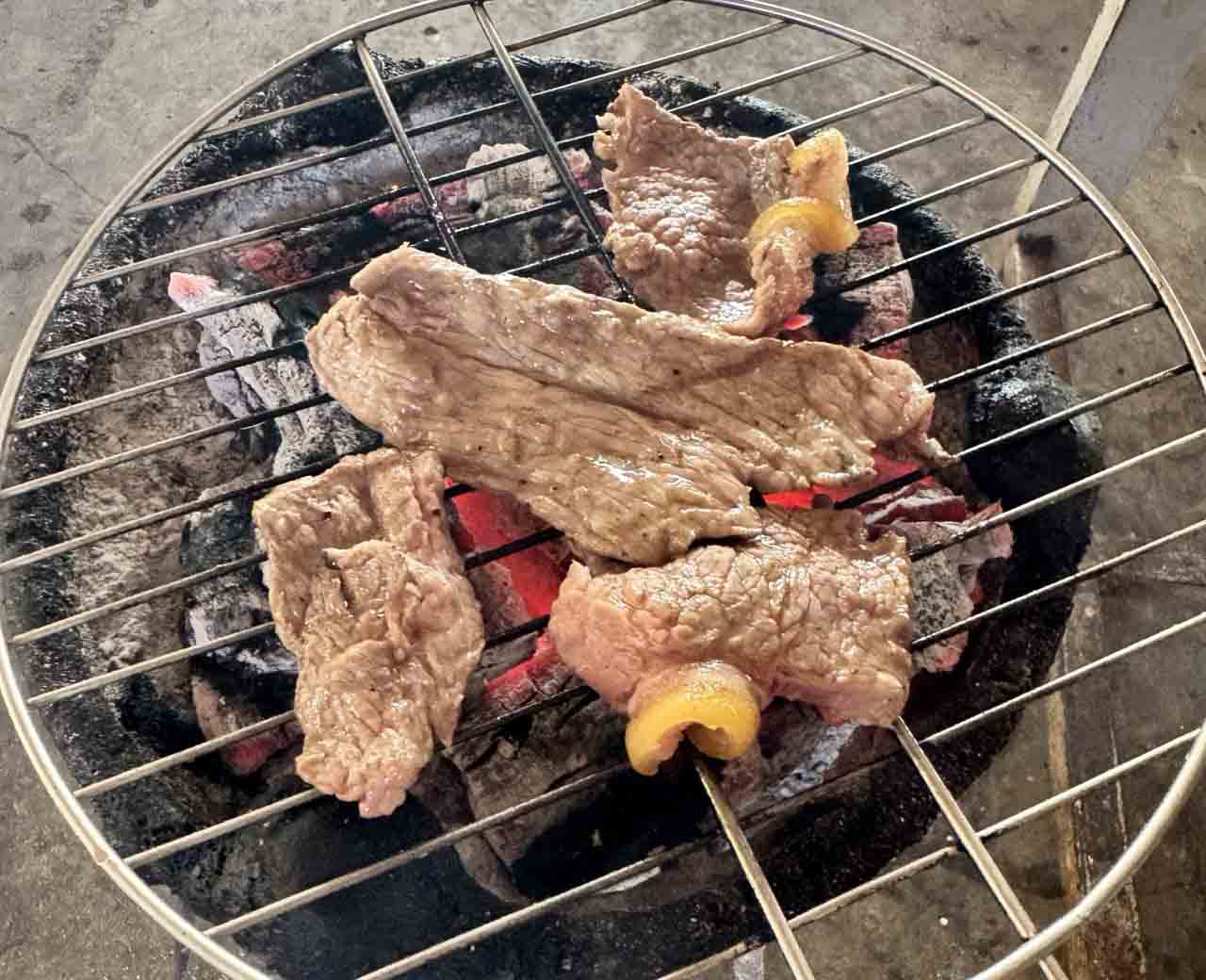 Bò nướng là món ăn được nhiều thực khách yêu thích nhất.