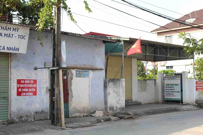 Người dân ở Hải Phòng treo biển ủng hộ hiến đất mở rộng tuyến đường liên thôn