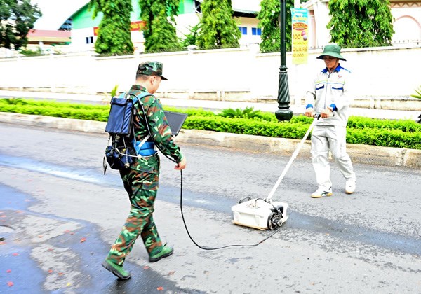 Dùng công nghệ radar hiện đại để quét, tìm hài cốt liệt sĩ ở Quảng Ngãi