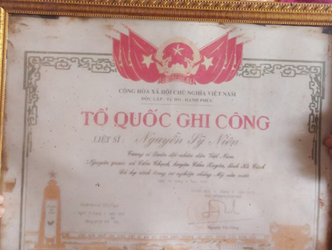 Bằng Tổ quốc ghi công của liệt sĩ Nguyễn Sỹ Niên. Ảnh: Trần Tuấn