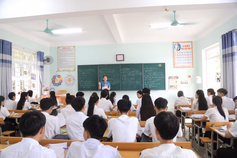 Năm học 2026-2027, ngành GD&ĐT tăng chỉ tiêu tuyển sinh lớp 10, tăng số lượng học sinh mỗi lớp để giảm áp lực. on-tap-minh-hoa-3.jpg