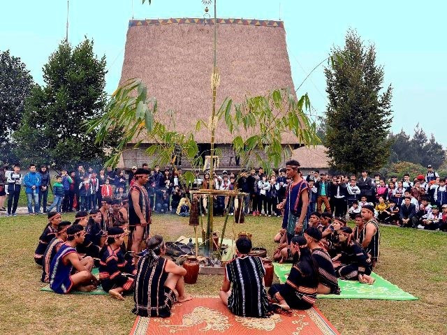 lang-van-hoa-15487743933161886062972-1612260322959-1612260328540193681304-16905164758091346378194.jpg