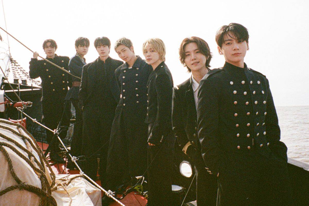 “Swim” là ca khúc thành công nhất trong album “Arirang” của BTS, đứng đầu bảng xếp hạng Billboard Hot 100. Ảnh: cắt từ MV