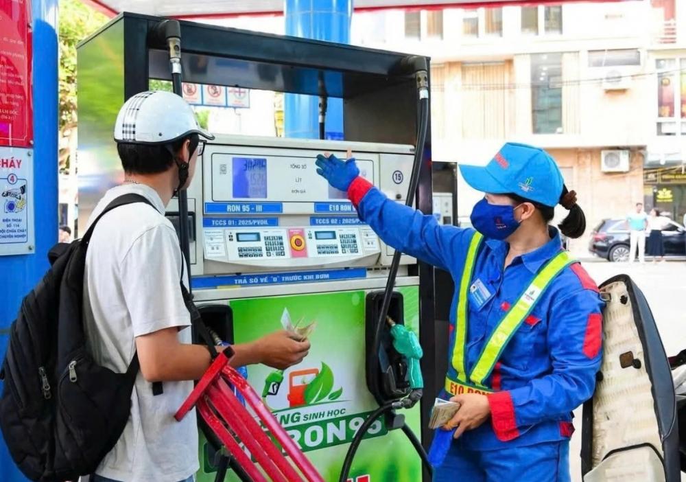 Từ 15h ngày 25/6: Giá xăng dầu trong nước tiếp tục giảm mạnh