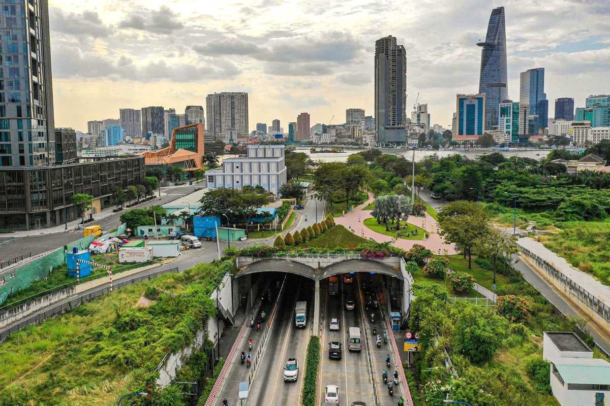 Hầm vượt sông Sài Gòn (hầm Thủ Thiêm) nối trung tâm TPHCM với phía Đông thành phố. Ảnh: Anh Tú