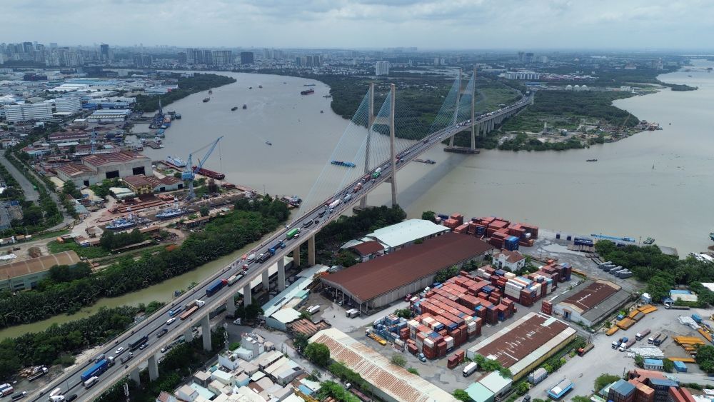 Cầu Phú Mỹ nhìn từ trên cao, nối khu Nam và Đông TPHCM. (Ảnh: Anh Tú)