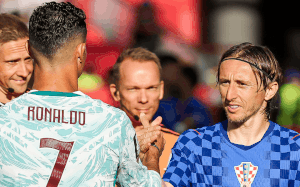 Ronaldo ghi bàn, Bồ Đào Nha thắng Croatia phút bù giờ