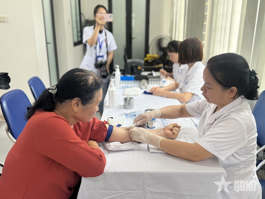 Hà Nội: Bệnh viện Đa khoa Hòe Nhai hỗ trợ khám sức khỏe định kỳ cho người dân phường Giảng Võ